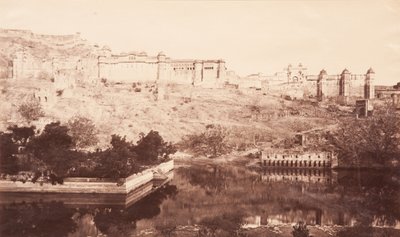 Uitzicht op Amber Fort, 1871 door S. and Shepherd, C. Bourne